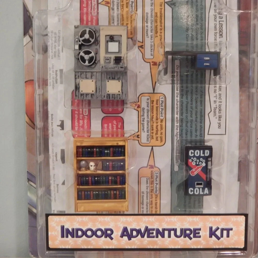 NEW Heroclix INDOOR Adventure Kit Marvel DC Wizkids Collectible Miniatures Game